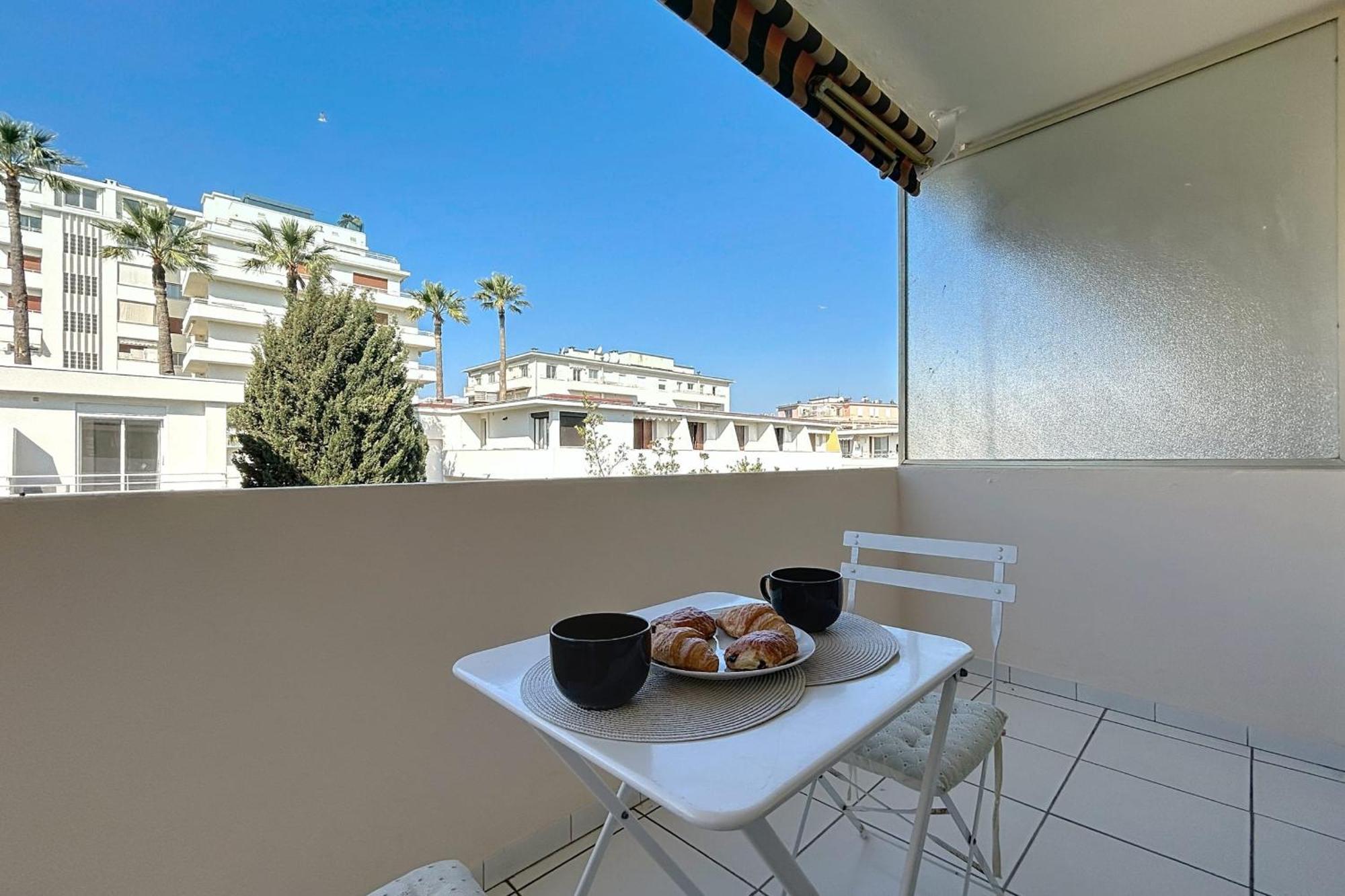 Palm Quiet Terrace Secure