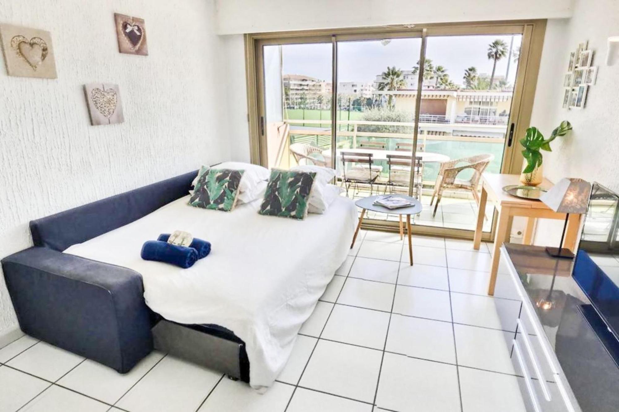 Palm Quiet Terrace Secure